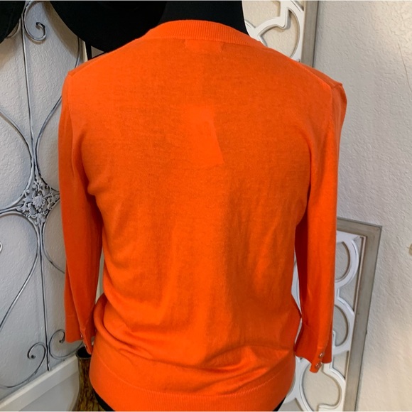 Gap light front button waist sweater. - Picture 3 of 10